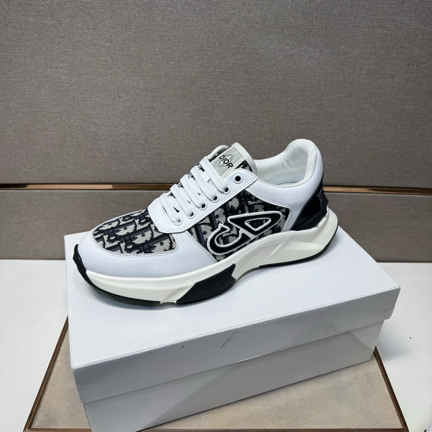 ⬛️Men's shoes💰p442 [Dior~] Men's casual shoes 2025z cabinet sales simultaneously 🔶Size: 38-44#️⃣ 🔷2 colors🔜The upper is made of multi-material splicing➕Mesh lining, comfortable and breathable, sole: original comfortable and wear-resistant outsole, ⚠️real thing📱photographed🎬real thing is better📢📢📢